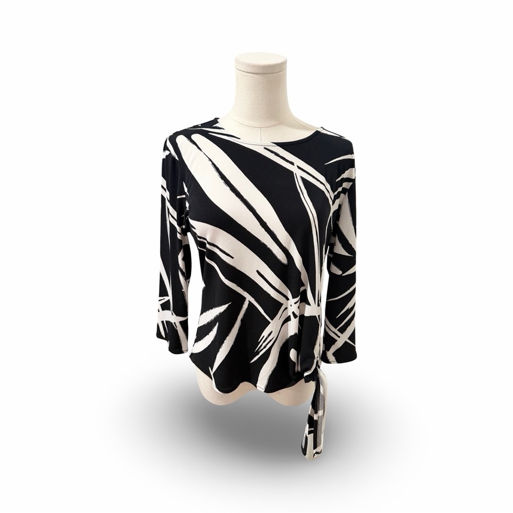 Frank Lyman Design Black & White Abstract Tie-Hem Top
